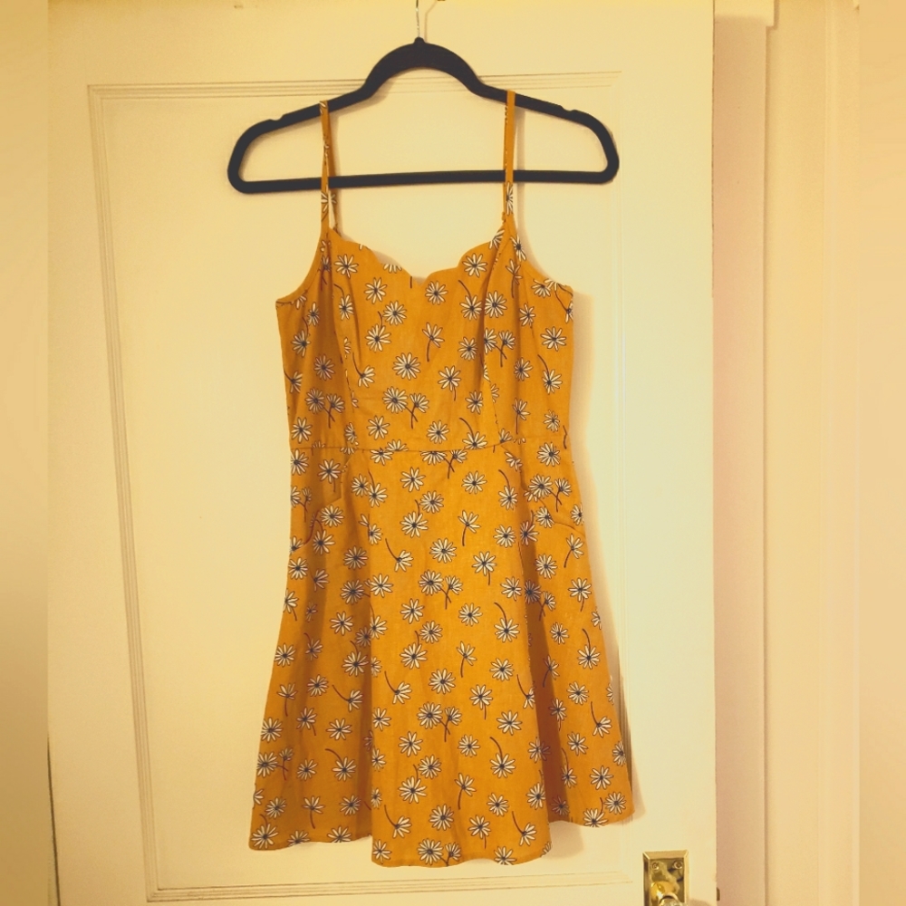 Daisy Dress with cutout back size Med!
